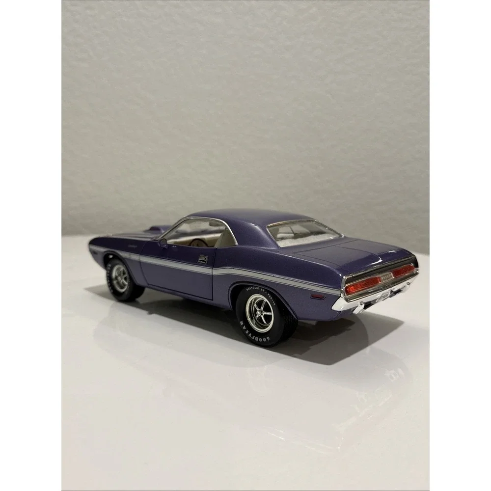 Ertl 1970 Dodge Challenger R/T Purple 1/18
